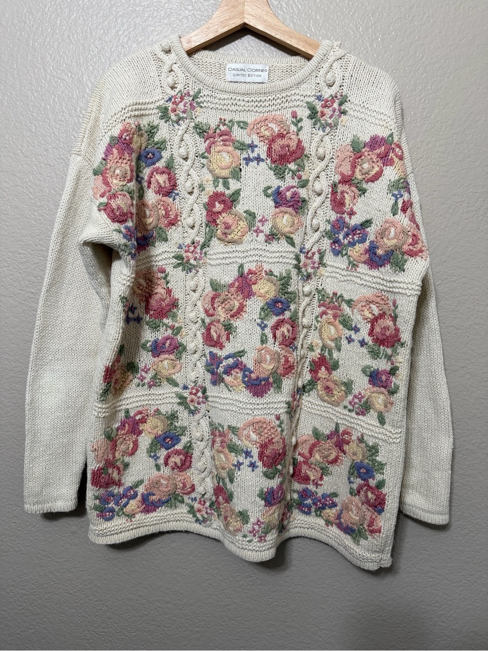 Ivory Cable Knit Sweater with Multicolor Floral Embroidery L Vintage Granny 90s